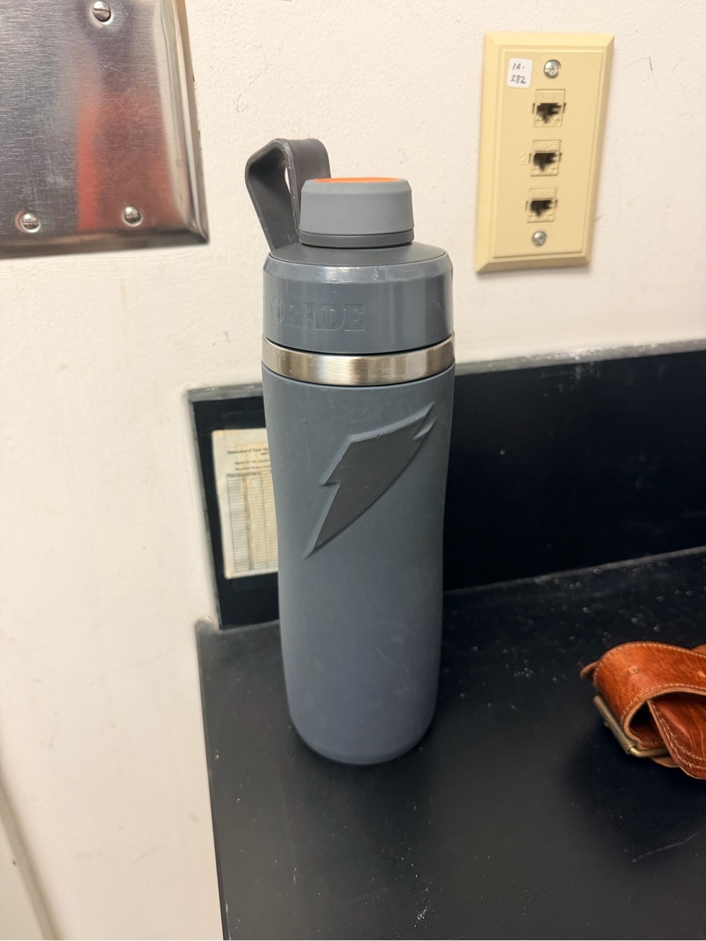 Gatorade 22oz Matte Gray Sports Bottle Tumbler Wide Mouth GUC